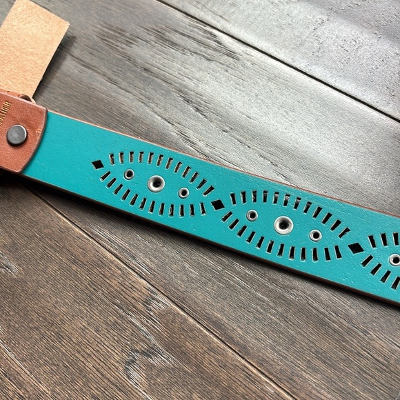 Catchfly Genuine Leather,hammered stud,laser cutout,removable pewter tone buckle - Picture 8 of 11